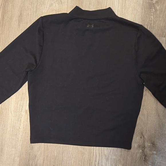 Under Armour black mockneck cropped long-sleeved contour workout top, medium - Picture 4 of 5